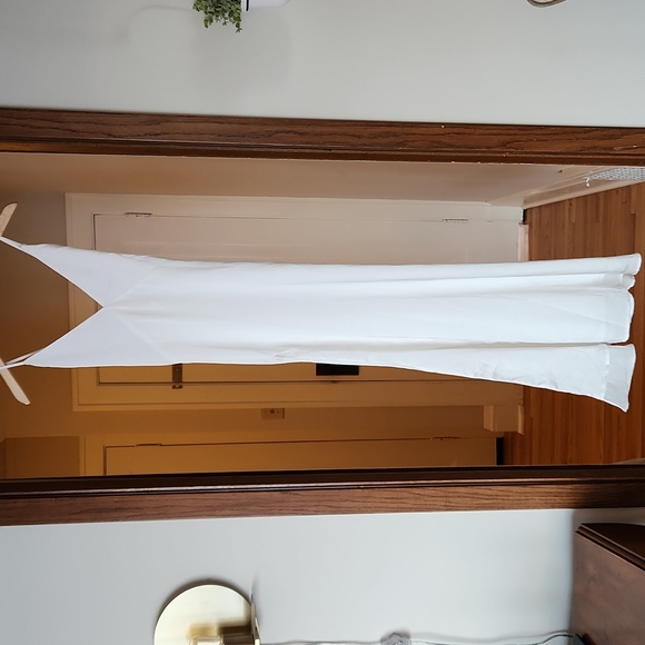 Silk Gown - Picture 1 of 4